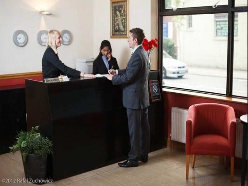 Mehfil Hotel Хилингдън Екстериор снимка