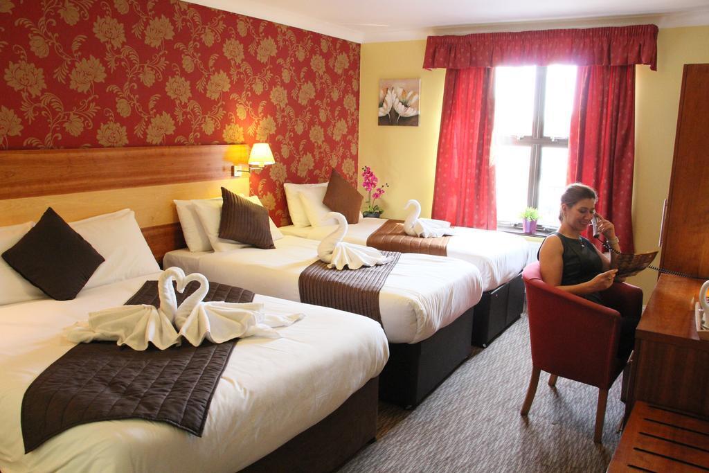 Mehfil Hotel Хилингдън Екстериор снимка