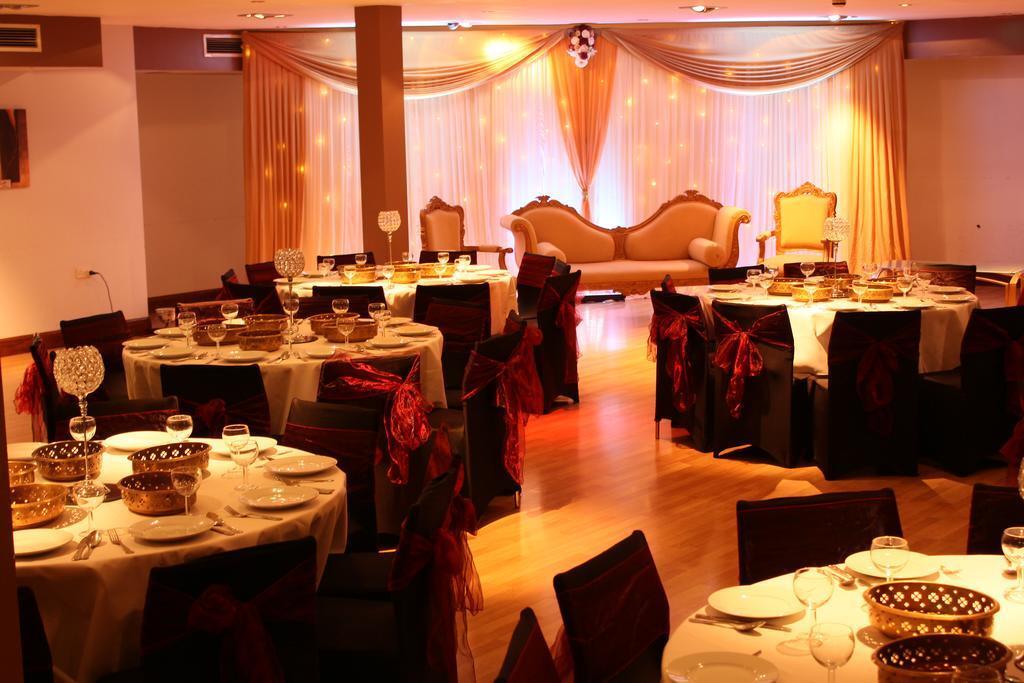 Mehfil Hotel Хилингдън Екстериор снимка